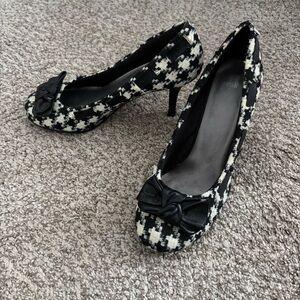 Studio 1940 Black and White Houndstooth Heels